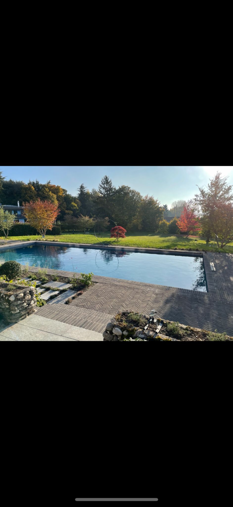 Piscine terminée en automne – Tolochenaz