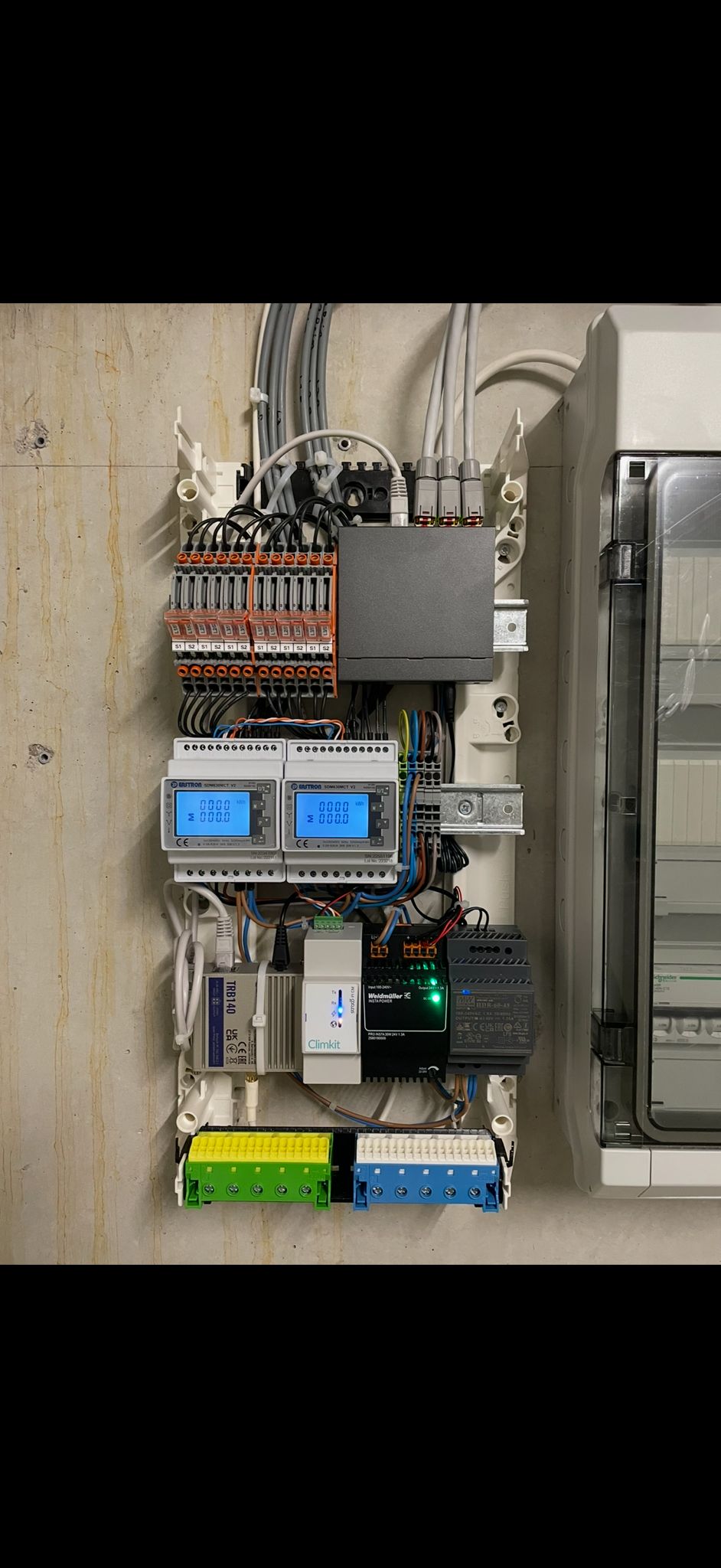 Tableau de gestion bornes de recharge – compteurs et modules intelligents