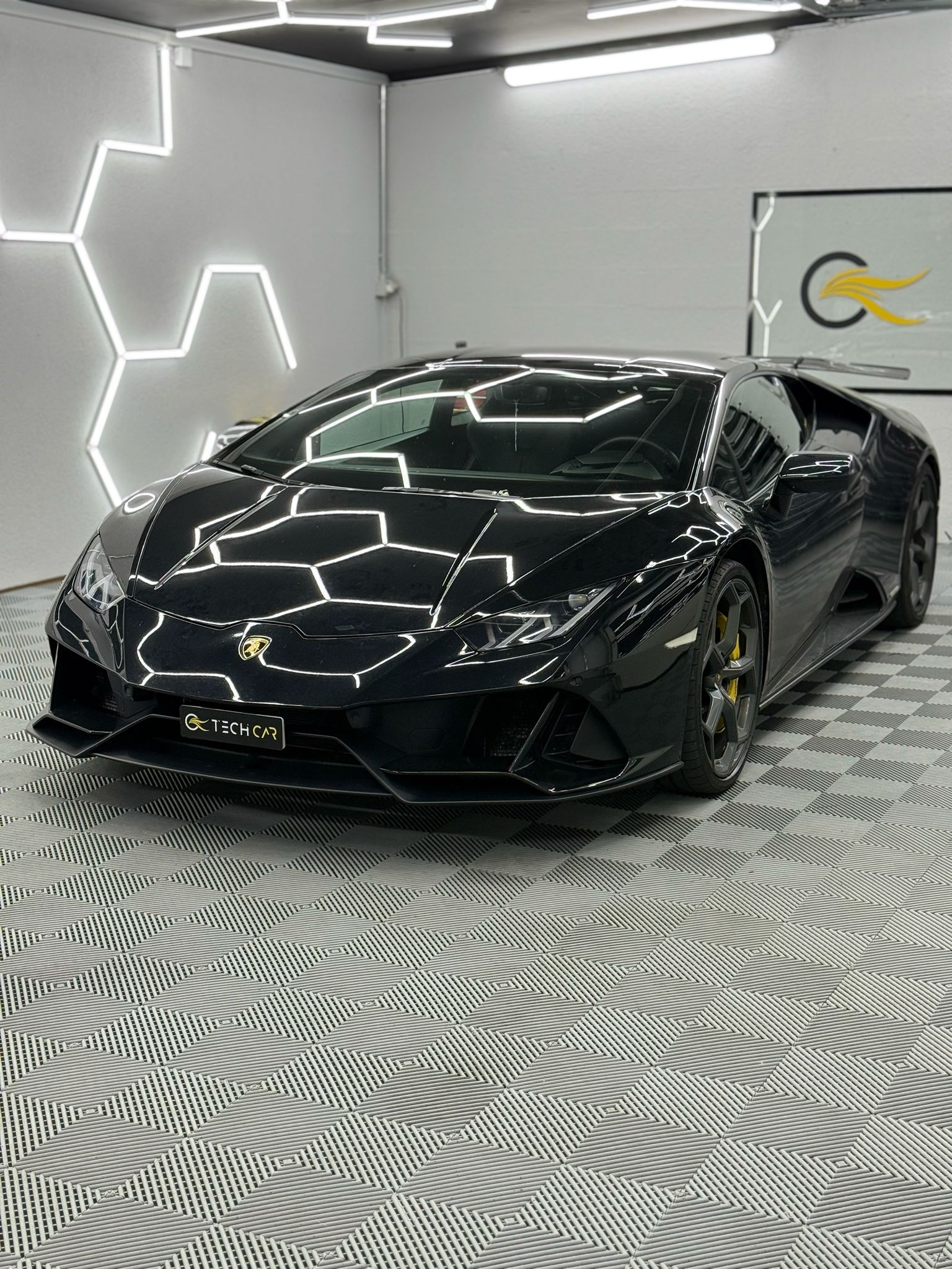 Lamborghini Huracán, covering